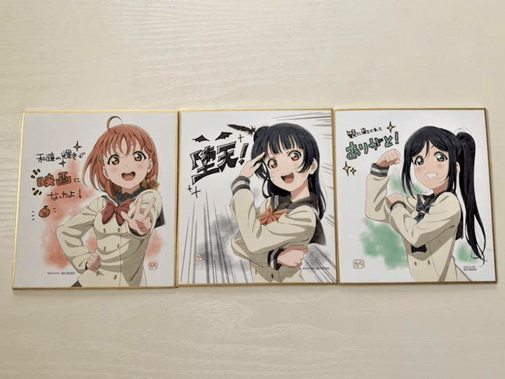 Polaroid Photos with Japanese Illustrations - Foto polaroid dengan ilustrasi Jepang