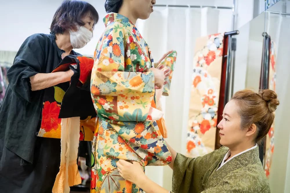 Traditional Japanese Kimono Display - Aktivitas budaya Jepang interaktif oleh Kitsuki Entertainment